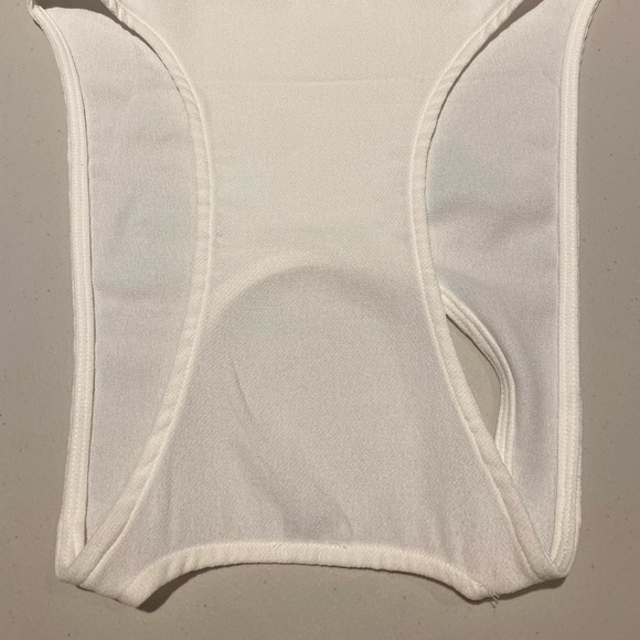 Colour block white and black mini dress - Picture 4 of 5